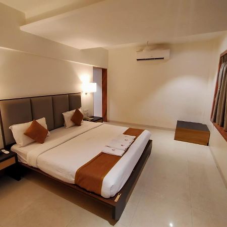 Abhishek Beach Resort And Spa Ganpatipule Esterno foto