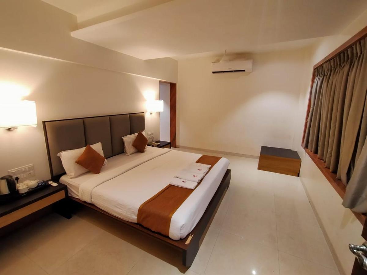 Abhishek Beach Resort And Spa Ganpatipule Esterno foto