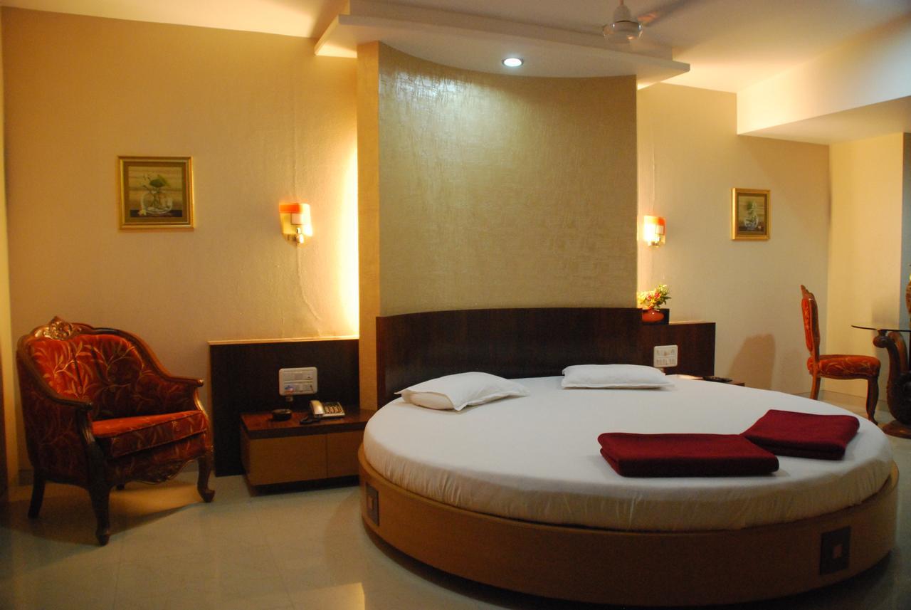 Abhishek Beach Resort And Spa Ganpatipule Esterno foto
