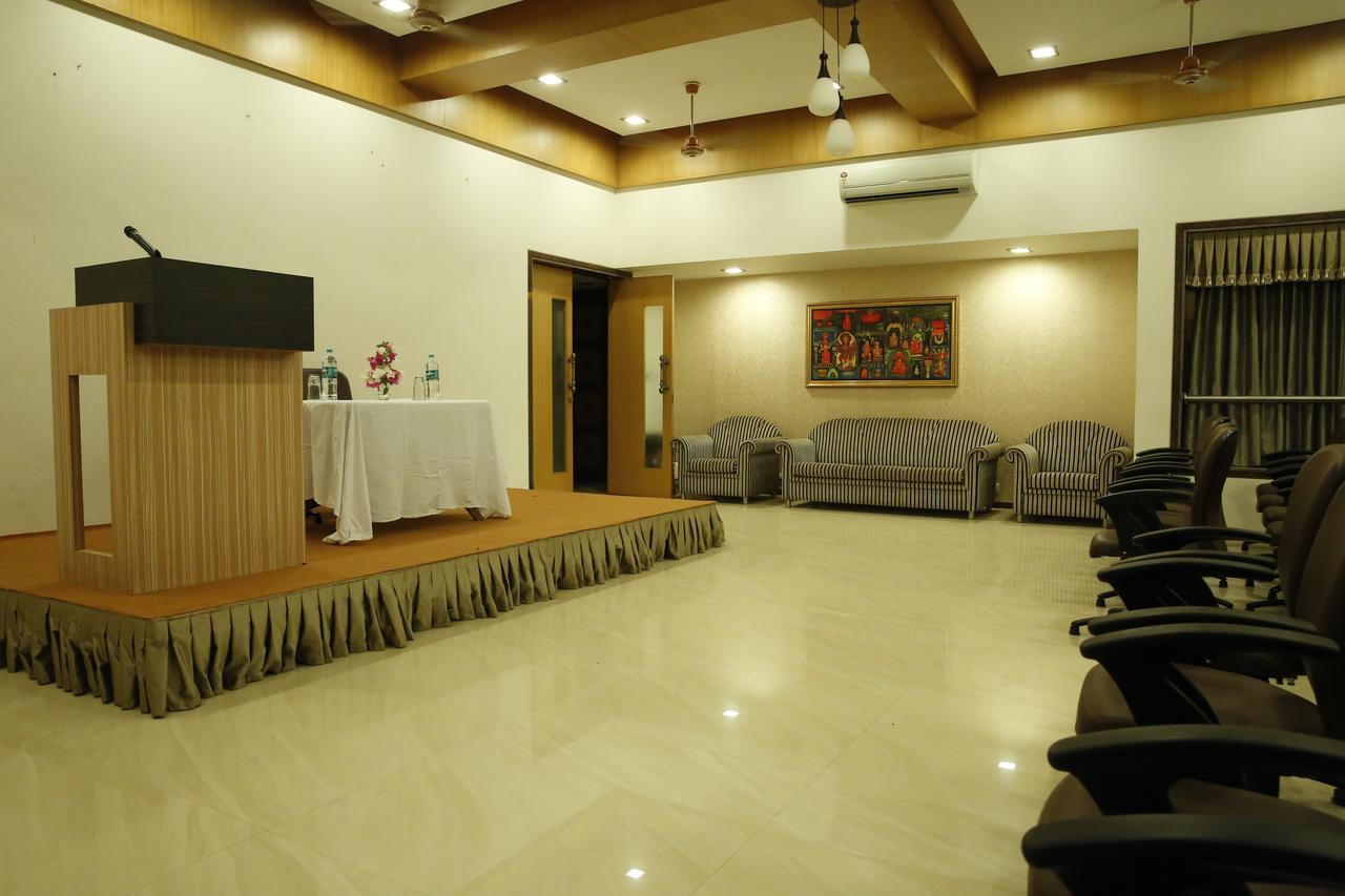 Abhishek Beach Resort And Spa Ganpatipule Esterno foto