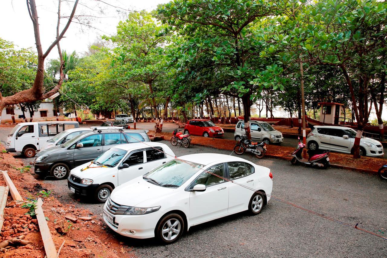 Abhishek Beach Resort And Spa Ganpatipule Esterno foto