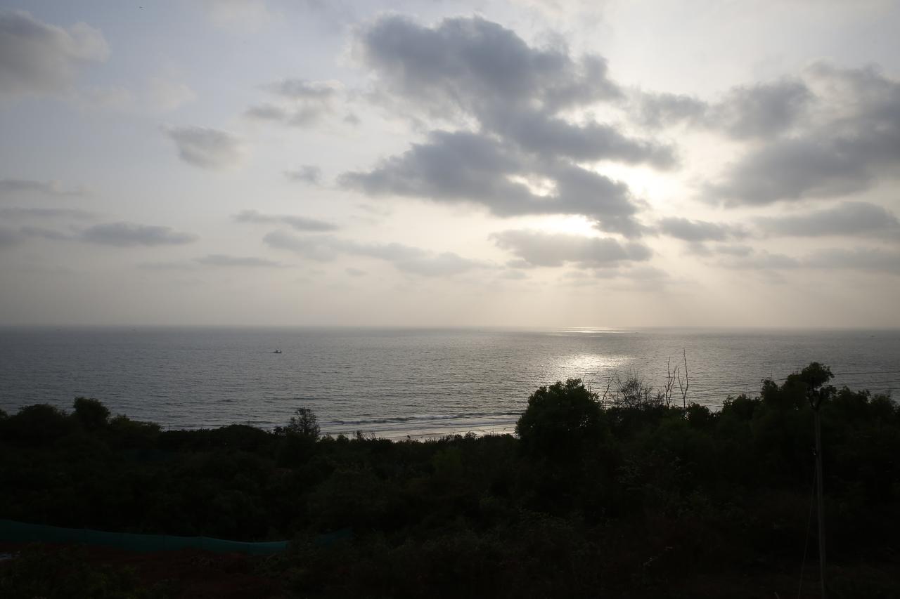 Abhishek Beach Resort And Spa Ganpatipule Esterno foto