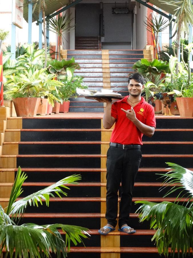 Abhishek Beach Resort And Spa Ganpatipule Esterno foto