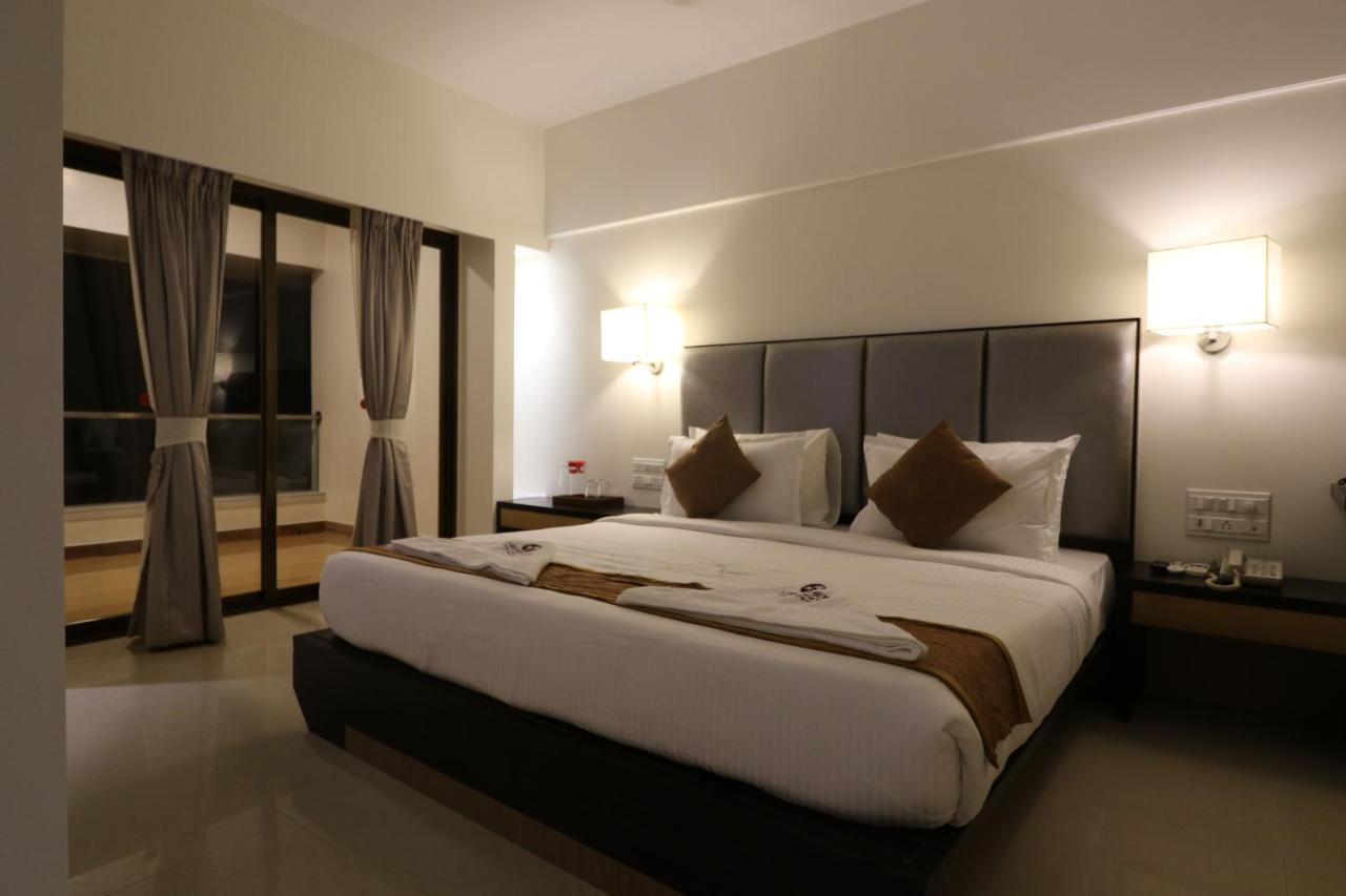 Abhishek Beach Resort And Spa Ganpatipule Esterno foto