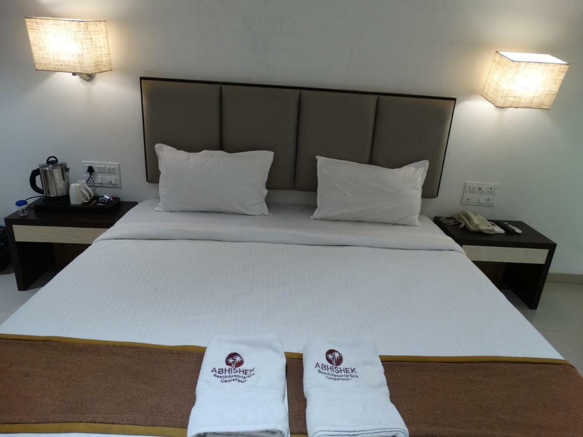 Abhishek Beach Resort And Spa Ganpatipule Esterno foto