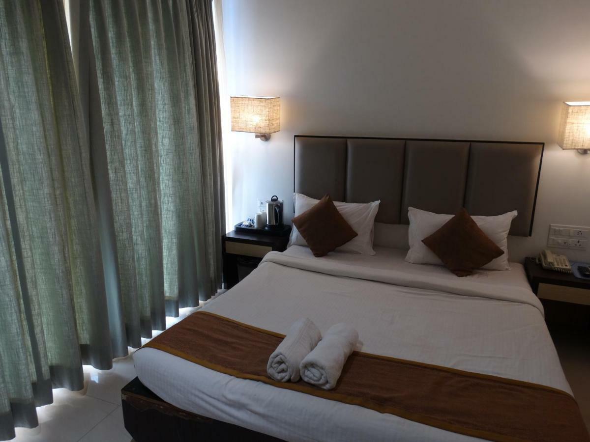 Abhishek Beach Resort And Spa Ganpatipule Esterno foto