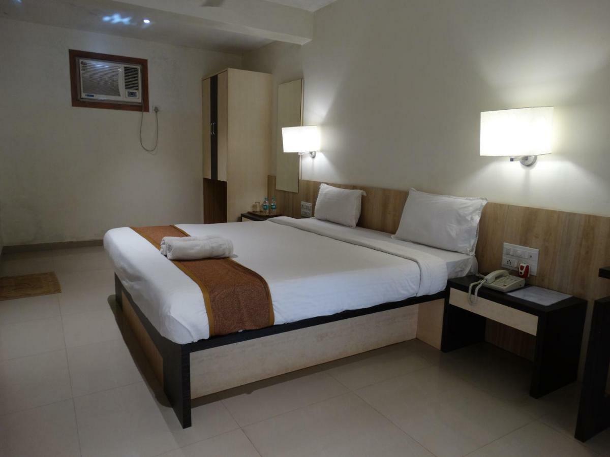Abhishek Beach Resort And Spa Ganpatipule Esterno foto