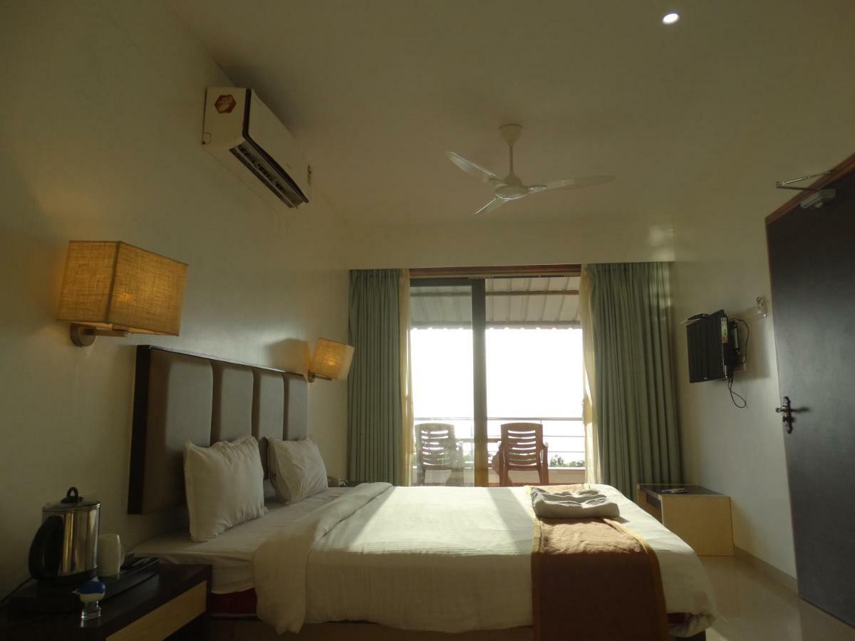 Abhishek Beach Resort And Spa Ganpatipule Esterno foto