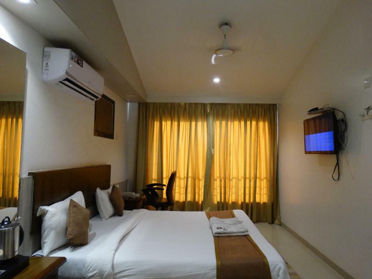 Abhishek Beach Resort And Spa Ganpatipule Esterno foto