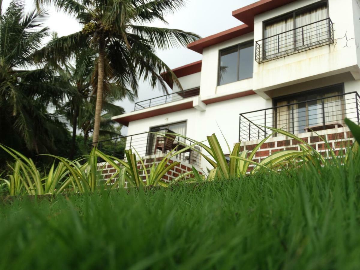 Abhishek Beach Resort And Spa Ganpatipule Esterno foto